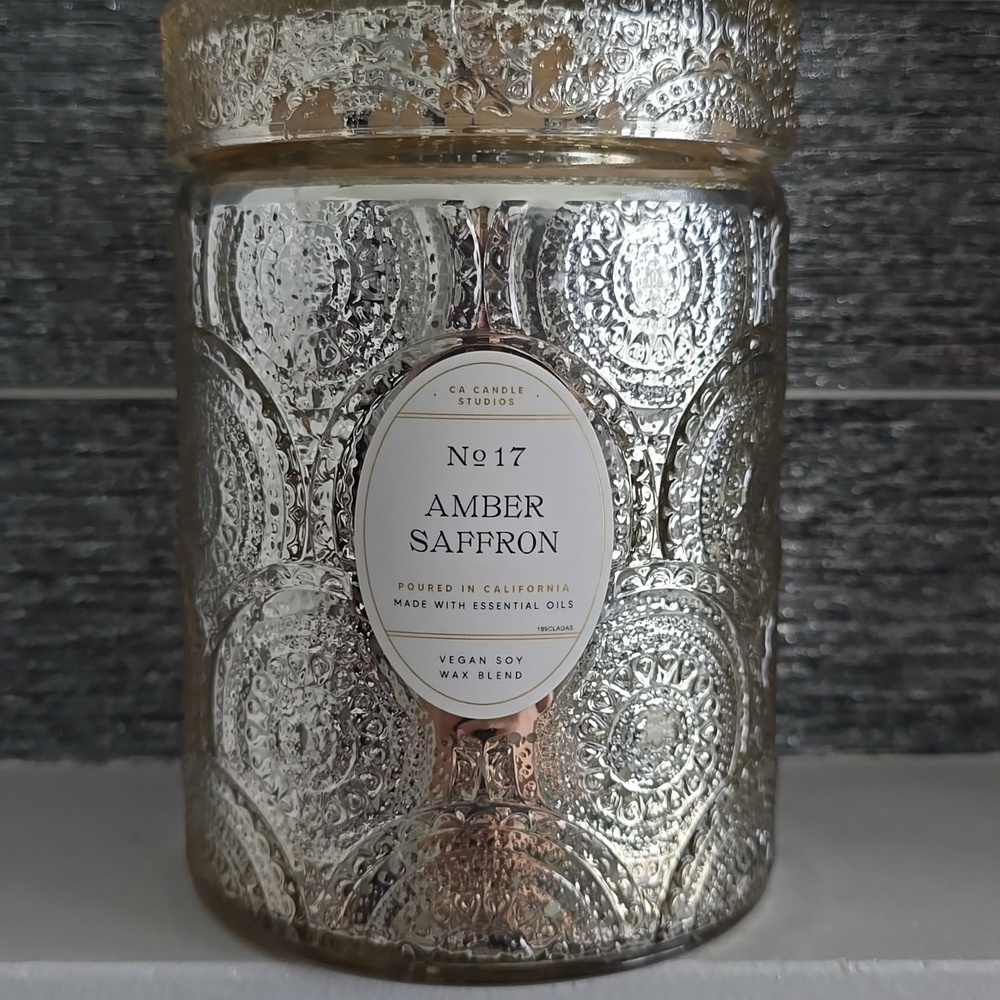NEW FALL WINTER VIRAL Leoben Co "No 17 Amber SAFFRON" Candle 18oz - Never Used